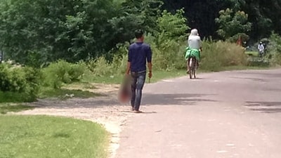Riyaz was spotted roaming on the road with his sister's severed head. (Sourced image) Riyaz was spotted roaming on the road with his sister's severed head. (Sourced image)