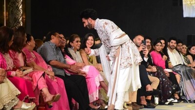 Ranveer Singh paused in between his ramp walk to greet businessman Mukesh Ambani who was among the audience along with mother Kolkilaben Ambani and daughter Isha Ambani. Ranveer Singh paused in between his ramp walk to greet businessman Mukesh Ambani who was among the audience along with mother Kolkilaben Ambani and daughter Isha Ambani. 