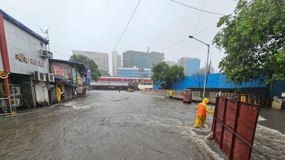 The city recorded 30 mm average rainfall in 24 hours ending Friday 8am even as a warning of heavy to very heavy rains was issued for Thursday, the Brihanmumbai Municipal Corporation's (BMC) data revealed. (Vijay Bate/ Hindustan Times) The city recorded 30 mm average rainfall in 24 hours ending Friday 8am even as a warning of heavy to very heavy rains was issued for Thursday, the Brihanmumbai Municipal Corporation's (BMC) data revealed. (Vijay Bate/ Hindustan Times)