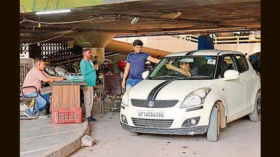 A visitor paying parking fee at the multi-level parking at MC Zone A in Ludhiana on Friday. (Manish/HT)