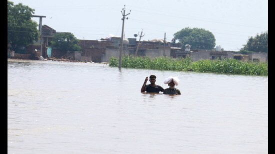 The flood waters are yet to recede as Ghaggar continues to flow above the danger mark. (Sanjeev Kumar/HT)