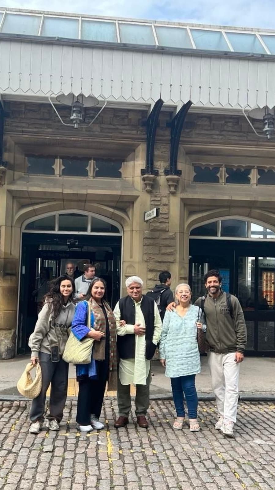 Shabana_Azmi_Shares_Family_Pics_From_London