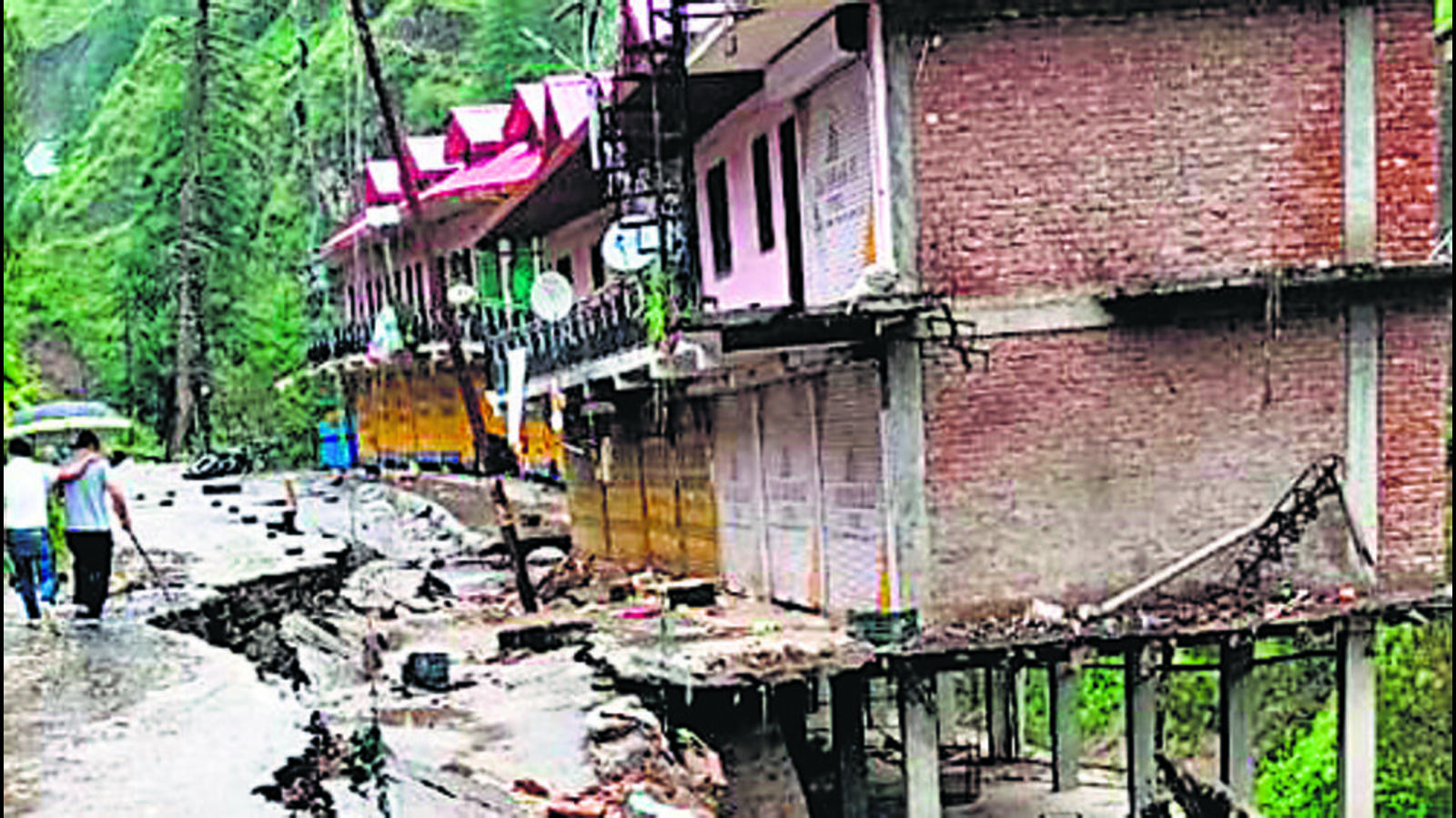 3 feared dead as flash flood, and cloudburst hit hill states - Vimarsana News