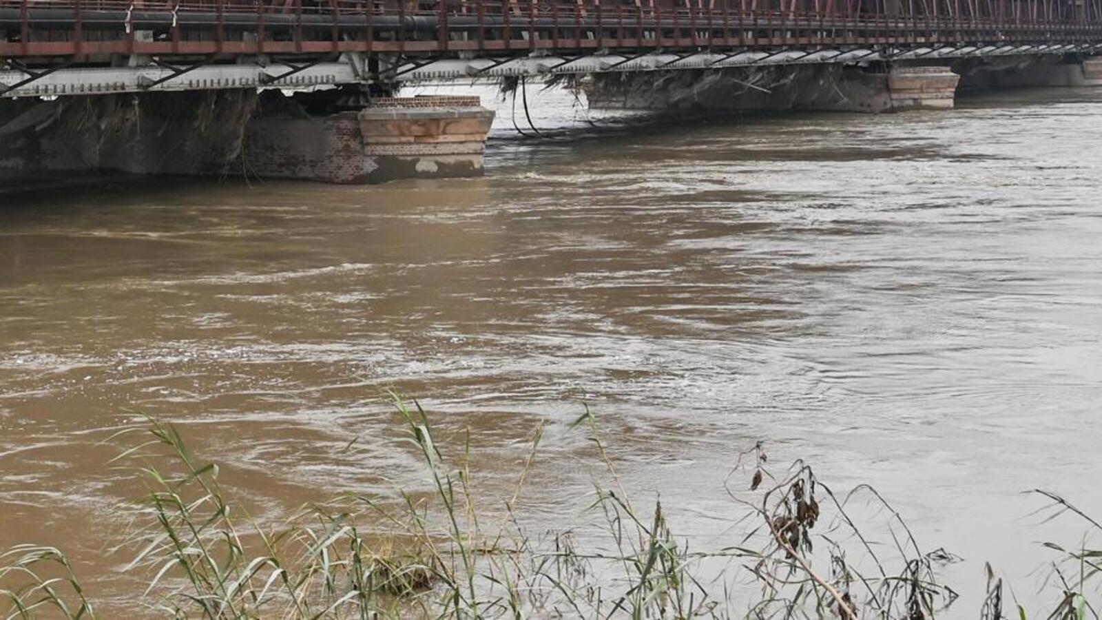 Fatehabad village residents rescue couple washed away in Ghaggar - Vimarsana News