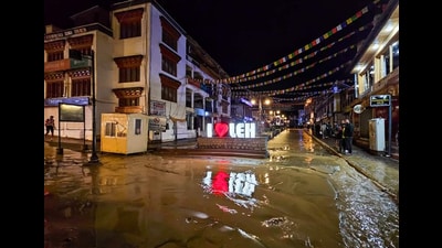 Over a dozen houses and shops suffered partial damage after cloudburst triggered flash floods in Leh town late last night. (Aqil Khan/HT) Over a dozen houses and shops suffered partial damage after cloudburst triggered flash floods in Leh town late last night. (Aqil Khan/HT)