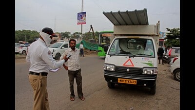 The warrants aim to apprehend persons who, despite repeated reminders, have failed to fulfil their obligations under the Motor Vehicle Act, such as paying traffic violation fines and appearing in court. (RAVINDRA JOSHI/ HT PHOTO) The warrants aim to apprehend persons who, despite repeated reminders, have failed to fulfil their obligations under the Motor Vehicle Act, such as paying traffic violation fines and appearing in court. (RAVINDRA JOSHI/ HT PHOTO)