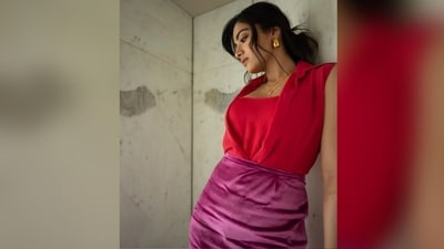 In terms of accessories, she kept it chic and styled her look with a multi-layered golden chain necklace. statement hoop earrings, golden bracelet on wrist and a pair of shiny pink stiletto heels. (Instagram/@rashmika_mandanna) In terms of accessories, she kept it chic and styled her look with a multi-layered golden chain necklace. statement hoop earrings, golden bracelet on wrist and a pair of shiny pink stiletto heels. (Instagram/@rashmika_mandanna)