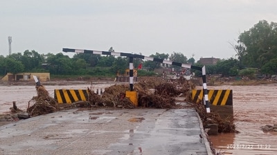 Bridge seen on Ghaggar river between Panchkula and Mubarakpur in Haryana. The water level in the Hathnikund barrage also saw a rapid uptick on Saturday with rains lashing several parts of Punjab and Haryana in the past 24 hours.&nbsp; (Sant Arora/ Hindustan Times)