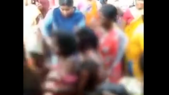 A purported video of the incident was shared by BJP I-T cell head Amit Malviya (Twitter/video screengrab)