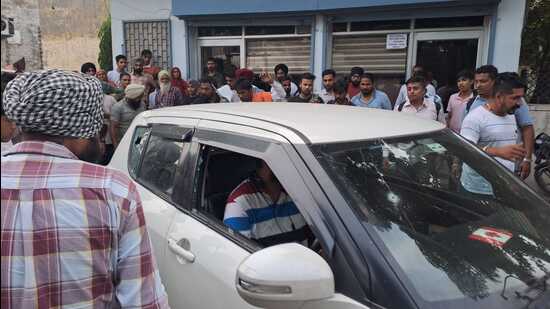 The murderous attack took place in Lohgarh, Zirakpur. The NRI was booked on the complaint of Inderjit’s mother Jaswinder Kaur. She told the police that Jaswinder and Inderjit used to run a de-addiction centre at Una district in Himachal Pradesh. (HT File Photo)