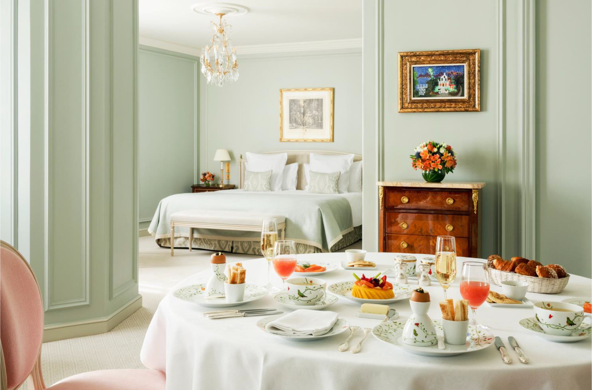 The Maison à Juan-Les-Pins by Pablo Picasso remains on the wall for the duration of the guest’s stay. The Maison à Juan-Les-Pins by Pablo Picasso remains on the wall for the duration of the guest’s stay.