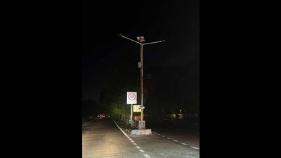 A non-functioning street light at southern bypass, Durgi area, in Ludhiana on Sunday. (HT Photo) A non-functioning street light at southern bypass, Durgi area, in Ludhiana on Sunday. (HT Photo)