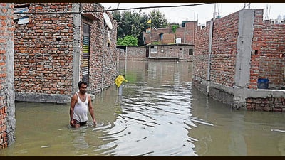 Close to 50 people, including women and kids, are residing at a primary school in Chhajarsi. (Sunil Ghosh/HT Photo) Close to 50 people, including women and kids, are residing at a primary school in Chhajarsi. (Sunil Ghosh/HT Photo)