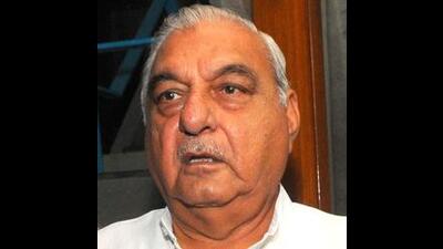 Former chief minister and Leader of Opposition Bhupinder Singh Hooda on Sunday conducted an aerial survey in Sirsa and Fatehabad districts and took stock of the areas affected by the floods. (HT File Photo)