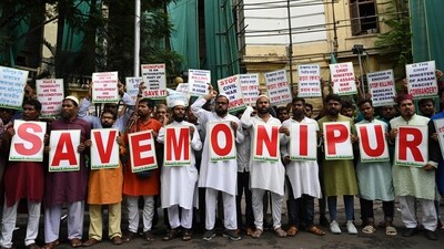Minority Youth Federation members stage a protest rally against the ongoing ethnic violence in Manipur at Esplanade in Kolkata on Saturday, (Samir Jana/ Hindustan Times) Minority Youth Federation members stage a protest rally against the ongoing ethnic violence in Manipur at Esplanade in Kolkata on Saturday, (Samir Jana/ Hindustan Times)