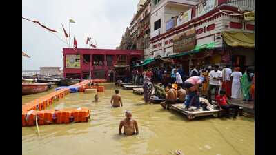 Rising Ganga level in Varanasi on Sunday. (Rajesh Kumar/ht) Rising Ganga level in Varanasi on Sunday. (Rajesh Kumar/ht)