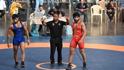 Vishal Kaliraman (Red Jersey) win  men's 65kg category match during the Asian Games 2023 wrestling trials, at IG Stadium in New Delhi. (Hindustan Times)