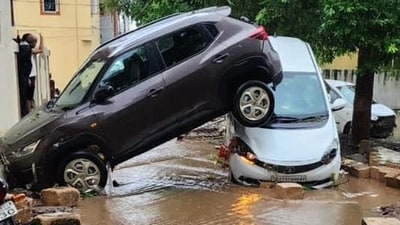 Several vehicles were damaged in gushing waters in Gujarat's Junagadh. (HT photo) Several vehicles were damaged in gushing waters in Gujarat's Junagadh. (HT photo)