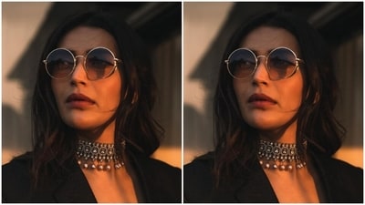 Karishma wore her tresses open in wavy curls and decked up in nude eyeshadow, black eyeliner, mascara-laden eyelashes, feathered eyebrows, contoured cheeks and a shade of nude lipstick. (Instagram/@karishmaktanna) Karishma wore her tresses open in wavy curls and decked up in nude eyeshadow, black eyeliner, mascara-laden eyelashes, feathered eyebrows, contoured cheeks and a shade of nude lipstick. (Instagram/@karishmaktanna)
