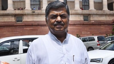 "I know how to make or bring down CM," Congress leader BK Hariprasad (Vipin Kumar/HT PHOTO) "I know how to make or bring down CM," Congress leader BK Hariprasad (Vipin Kumar/HT PHOTO)