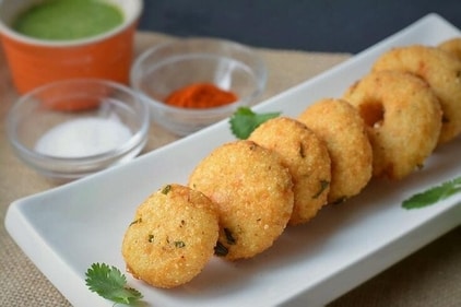 Savor the delectable Farali Sama Vada, a mouthwatering and gluten-free snack for fasting days. (Pinterest) Savor the delectable Farali Sama Vada, a mouthwatering and gluten-free snack for fasting days. (Pinterest)