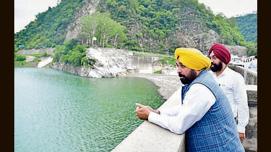The CM assessed the situation in wake of incessant rains and held discussions with the district administration and that of Bhakra Beas Management Board (Source:Twitter)