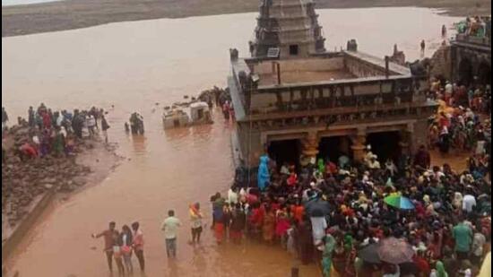 Two children died, and 15 people were injured in separate rain-related incidents as continuous and heavy rainfall in north Karnataka (HT Photo)