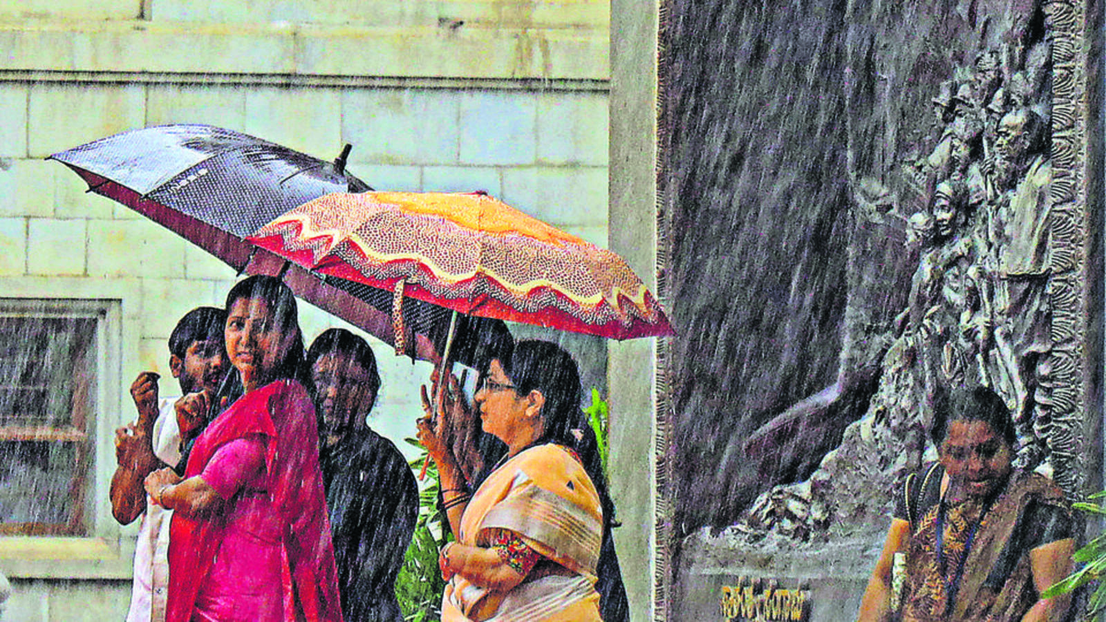 Karnataka: IMD issues red alert amid heavy rainfall - Vimarsana News