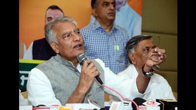 BJP Punjab president Sunil Jakhar on Monday visited flood affected areas in Moonak sub-division (ANI File)