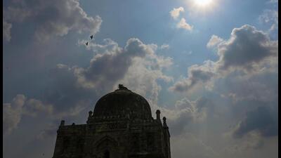 Clouds hover over Lodhi Garden in New Delhi on Monday. (Vipin Kumar/HT PHOTO) Clouds hover over Lodhi Garden in New Delhi on Monday. (Vipin Kumar/HT PHOTO)
