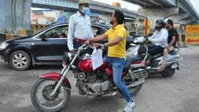 Delhi Traffic Police data showed that riding without a helmet was the most common traffic rule violation in the Capital. (Photo for representative purposes only/HT)