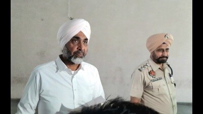 Punjab’s former finance minister and BJP leader Manpreet Badal appeared at the vigilance bureau office in Bathinda on Monday. (HT Photo) Punjab’s former finance minister and BJP leader Manpreet Badal appeared at the vigilance bureau office in Bathinda on Monday. (HT Photo)