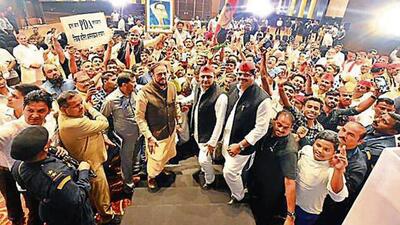 Samajwadi Party president Akhilesh Yadav with party’s Maharashtra chief Abu Asim Azmi and party workers in Mumbai on July 10. (FILE PHOTO) Samajwadi Party president Akhilesh Yadav with party’s Maharashtra chief Abu Asim Azmi and party workers in Mumbai on July 10. (FILE PHOTO)