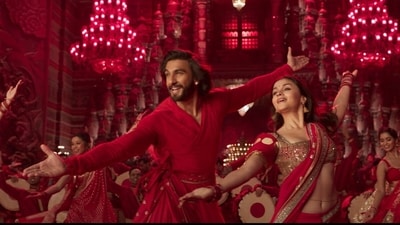 Ranveer Singh and Alia Bhatt in a still from Dhindhora Baje Re. Ranveer Singh and Alia Bhatt in a still from Dhindhora Baje Re.