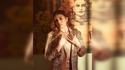 Huma Qureshi's set comes with a pair of bootcut bottoms and a fitted blazer. (Instagram/@iamhumaq) Huma Qureshi's set comes with a pair of bootcut bottoms and a fitted blazer. (Instagram/@iamhumaq)