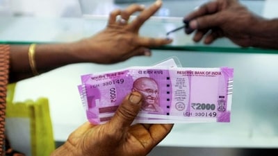 A woman holds ₹2000 notes as she exchanges demonetised notes at a bank in Chennai. (AFP File Photo) A woman holds ₹2000 notes as she exchanges demonetised notes at a bank in Chennai. (AFP File Photo)