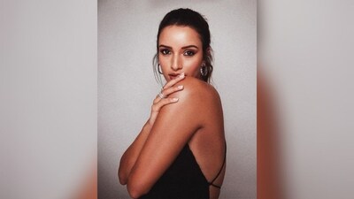 Assisted by make-up artist Divya Shetty, Tripti got decked up in nude eyeshadow, mascara-coated lashes, kohled eyes, contoured cheeks and a pair of nude lipstick. (Instagram/@tripti_dimri) Assisted by make-up artist Divya Shetty, Tripti got decked up in nude eyeshadow, mascara-coated lashes, kohled eyes, contoured cheeks and a pair of nude lipstick. (Instagram/@tripti_dimri)