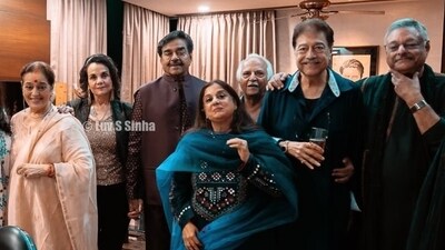Shatrughan Sinha with wife Poonam (left), actor Mumtaz (second from left) and Siddharth Kak (right) at his residence. Shatrughan Sinha with wife Poonam (left), actor Mumtaz (second from left) and Siddharth Kak (right) at his residence.