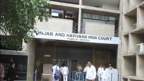 The bench of Sanjeev Prakash Sharma has fixed the next date of hearing on October 12. (HT FILE)