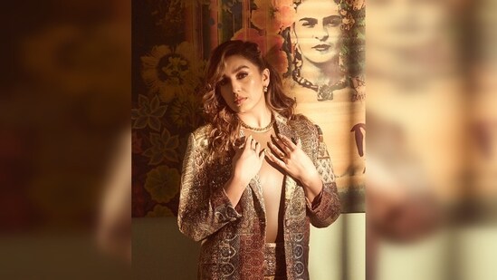 Huma Qureshi's set comes with a pair of bootcut bottoms and a fitted blazer.&nbsp;(Instagram/@iamhumaq)