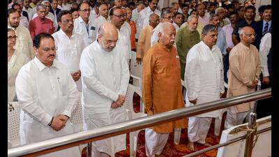 (From left) Bharatiya Janata Party (BJP) national President JP Nadda, Union home minister Amit Shah, Rashtriya Swayamsevak Sangh (RSS) chief Mohan Bhagwat and others during the funeral of veteran RSS functionary Madan Das Devi, in Pune on Tuesday (Amit Shah Twitter)