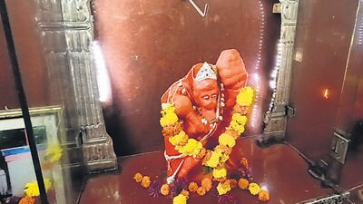 Thieves burgle Kalyan temple, decamp with deity’s silver ornaments Thieves burgle Kalyan temple, decamp with deity’s silver ornaments
