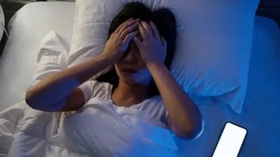 Loneliness can impact the sleep cycle – it can make people difficult to fall asleep or difficult to stay awake. (Unsplash) Loneliness can impact the sleep cycle – it can make people difficult to fall asleep or difficult to stay awake. (Unsplash)