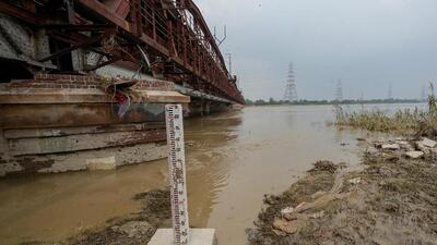 At the Old Railway Bridge in New Delhi on Tuesday. (PTI) At the Old Railway Bridge in New Delhi on Tuesday. (PTI)