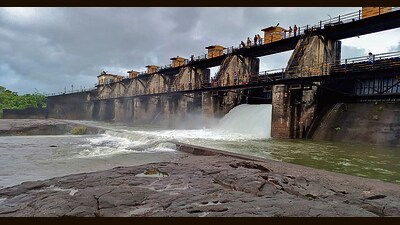 Authorities released 1,000 cusecs of water from Khadakwasla Dam into the Mutha river at 5pm on Tuesday. (HT PHOTO)