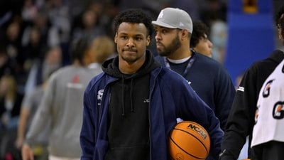 FILE PHOTO: Sierra Canyon Trailblazers point guard Bronny James looks on during warm up for the Battle of the Valley against the Notre Dame Knights played at Pauley Pavilion in Los Angeles, California, U.S. January 27, 2023.  Jayne Kamin-Oncea-USA TODAY Sports via REUTERS/File Photo MANDATORY CREDIT (via REUTERS)
