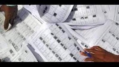 DC sought the cooperation of political parties in creating mass awareness about providing correct information to make the electoral rolls pure. (HT FILE)