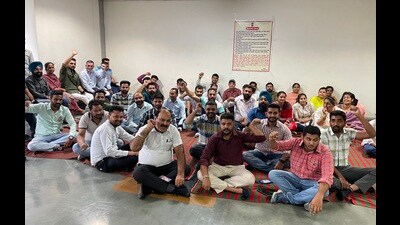 In Bathinda works at mini-secretariats across southwest Punjab were severely hit as staff of deputy commissioner (DC) offices also proceeded on strike. (HT Photo) In Bathinda works at mini-secretariats across southwest Punjab were severely hit as staff of deputy commissioner (DC) offices also proceeded on strike. (HT Photo)