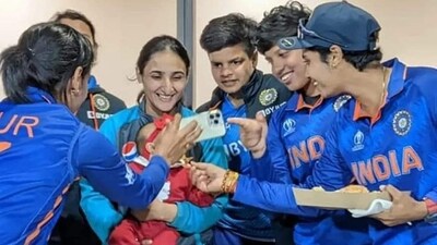 File photo of Indian cricketers interacting with Bismah Mahroof and her child File photo of Indian cricketers interacting with Bismah Mahroof and her child