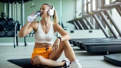 Dry or sticky mouth: If you find it difficult to produce saliva or notice a parched sensation in your mouth during physical activity, it's important to rehydrate properly.&nbsp; (Freepik)